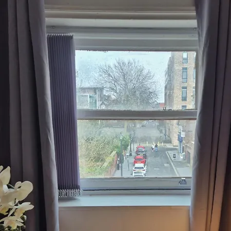 Daire Specious - Pet Friendly