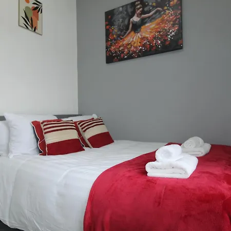 Sefton House By Smart Corporate Holiday home *
