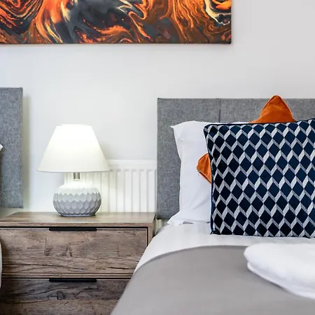 Cameron House - Air Host &