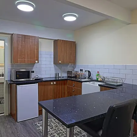 Apartment Moorfields Centre Sleeps 10 *