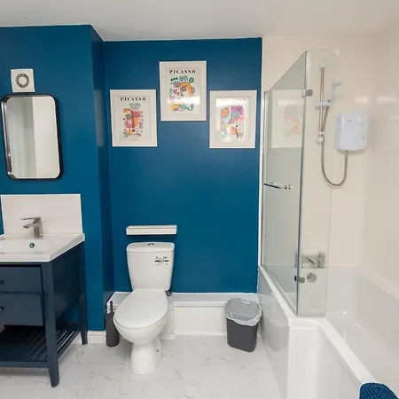 3 Bedroom Flat W Parking Apartment