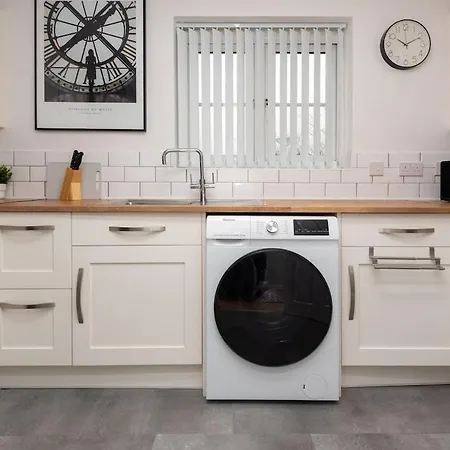 Apartment 3 Bedroom Flat W Parking