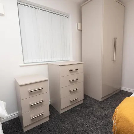 3 Bedroom Flat W Parking Liverpool