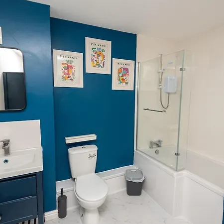 3 Bedroom Flat W Parking *