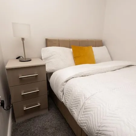 3 Bedroom Flat W Parking Apartment *