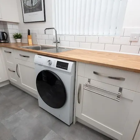Apartment 3 Bedroom Flat W Parking