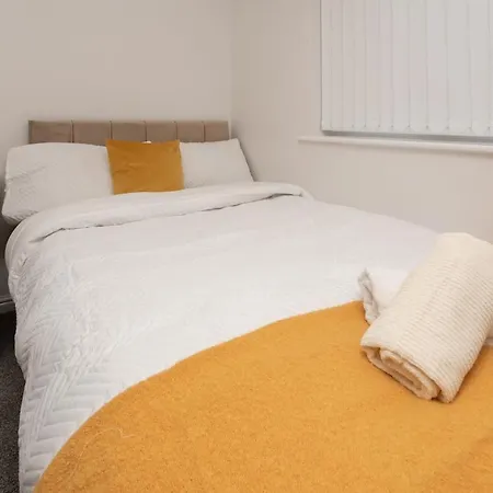 Apartment 3 Bedroom Flat W Parking *