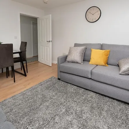 3 Bedroom Flat W Parking Liverpool