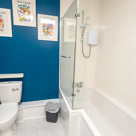 3 Bedroom Flat W Parking Apartment Liverpool