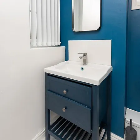3 Bedroom Flat W Parking Liverpool
