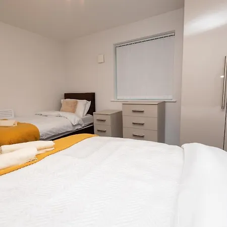 3 Bedroom Flat W Parking Apartment