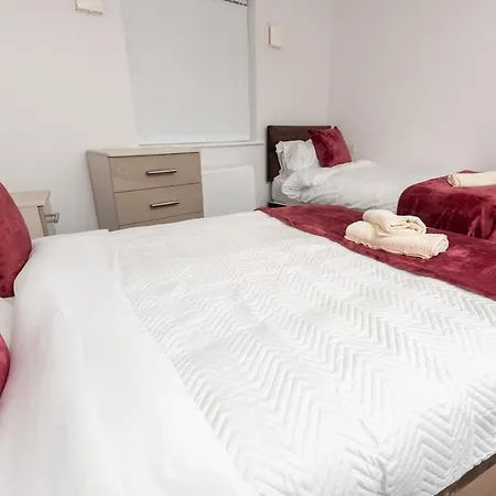 3 Bedroom Flat W Parking Apartment Liverpool