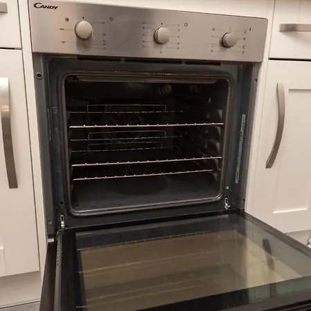 3 Bedroom Flat W Parking Apartment *