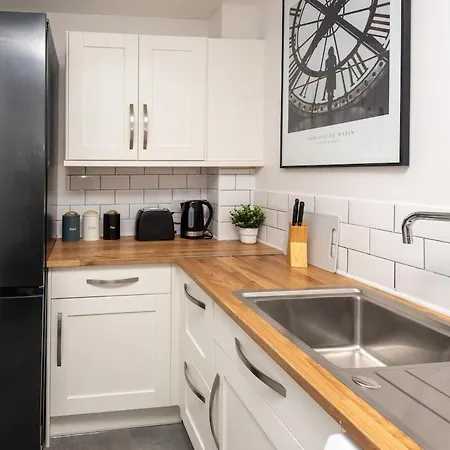 3 Bedroom Flat W Parking * Liverpool