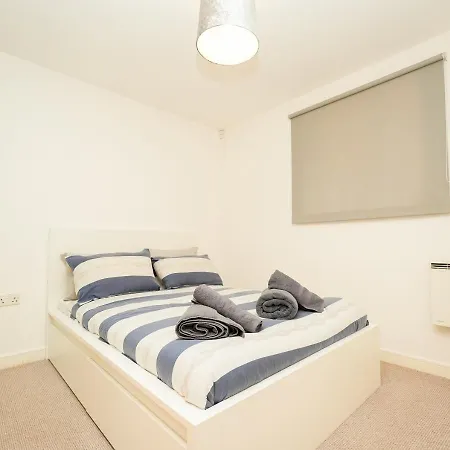 Luxury Two Bedroom Centre *