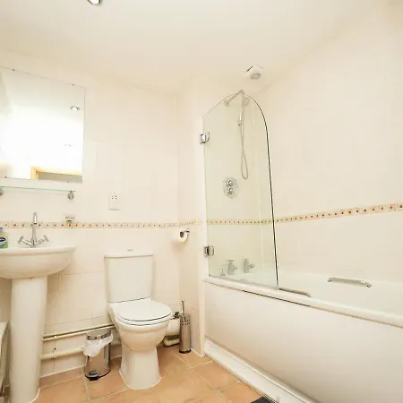 Luxury Two Bedroom Centre *