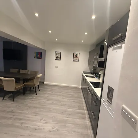 Amazing 10 Bed On Mathew Street Sleeps 18 شقة