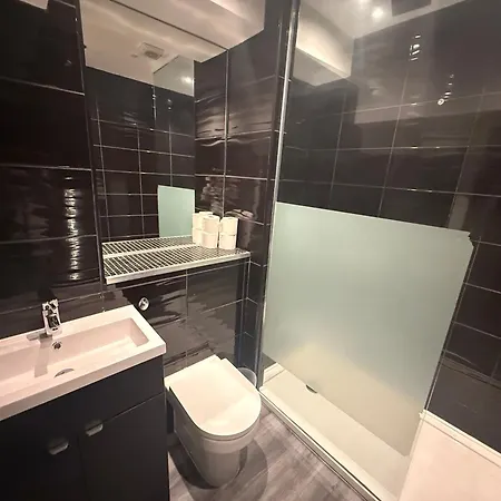 Amazing 10 Bed On Mathew Street Sleeps 18 شقة