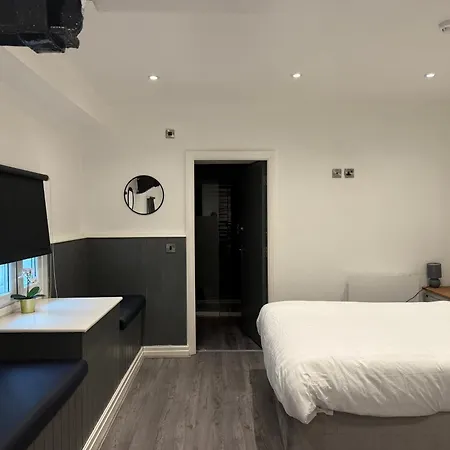 Amazing 10 Bed On Mathew Street Sleeps 18