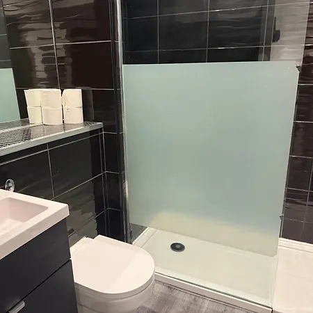 Amazing 10 Bed On Mathew Street Sleeps 18 *