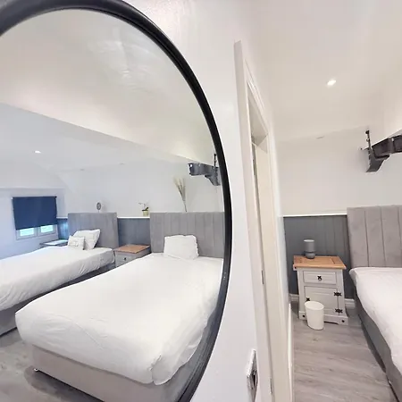 Amazing 10 Bed On Mathew Street Sleeps 18 ليفربول