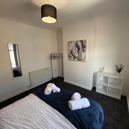 Holiday home Spacious House - Contractors And Groups Welcome! Liverpool