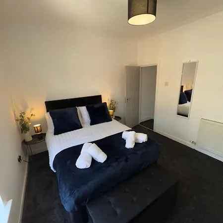 Holiday home Spacious House - Contractors And Groups Welcome! *