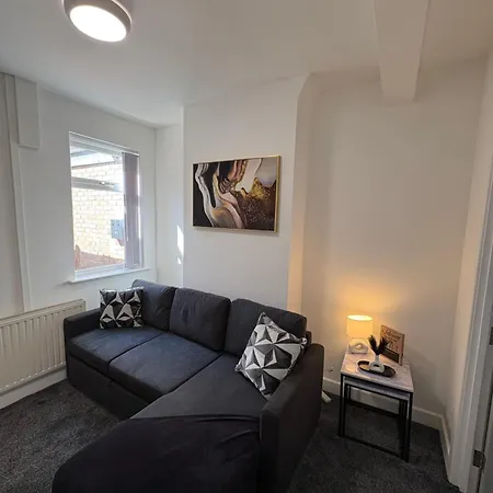 Spacious House - Contractors And Groups Welcome! *