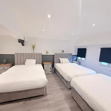 Amazing 10 Bed On Mathew Street Sleeps 18