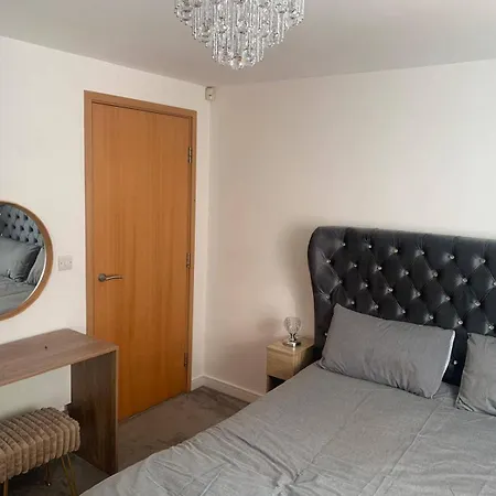 Apartment-sleeps 6-free Parking