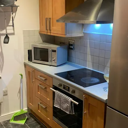 Apartment-sleeps 6-free Parking 利物浦