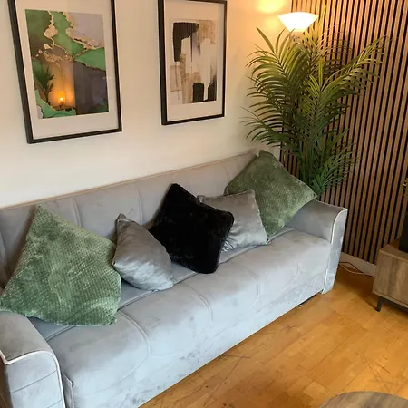 Apartment-sleeps 6-free Parking 利物浦