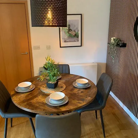Apartment-sleeps 6-free Parking