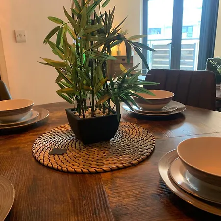 Apartment-sleeps 6-free Parking 利物浦