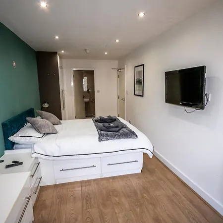 Апартаменты Spacious 5 Bed En-suite Flat
