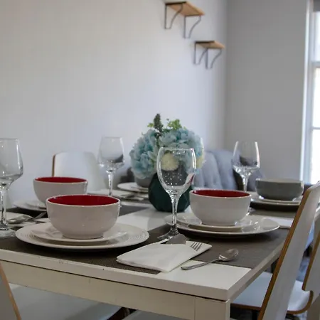 Spacious 5 Bed En-suite Flat *
