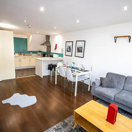 Апартаменты Spacious 5 Bed En-suite Flat