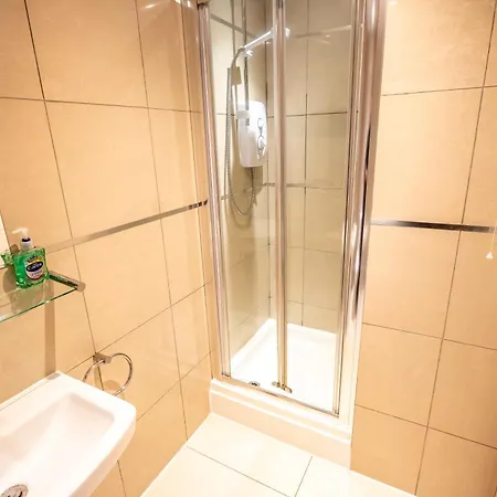 Spacious 5 Bed En-suite Flat Апартаменты Ливерпуль