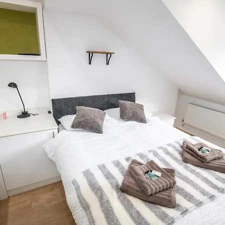 Spacious 5 Bed En-suite Flat Ливерпуль