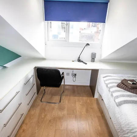 Апартаменты Spacious 5 Bed En-suite Flat
