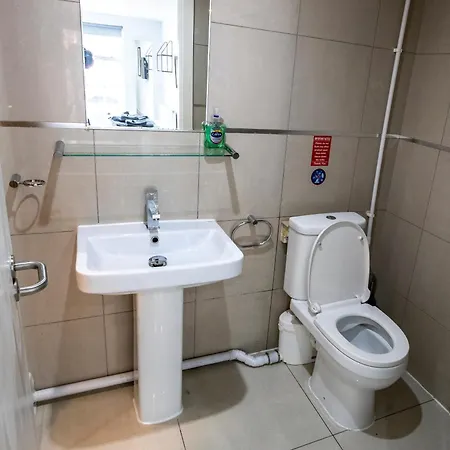 Spacious 5 Bed En-suite Flat * Ливерпуль