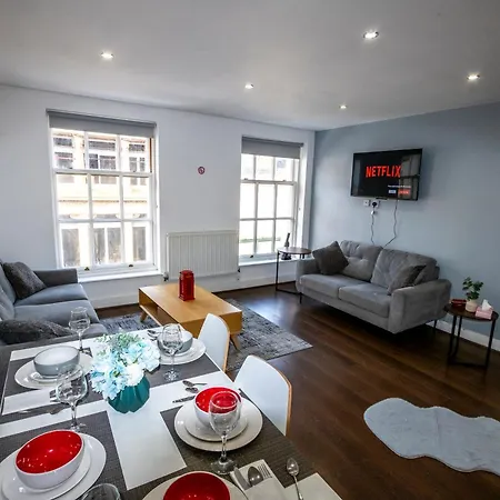 Апартаменты Spacious 5 Bed En-suite Flat *