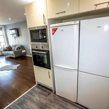 Апартаменты Spacious 5 Bed En-suite Flat *