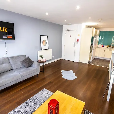 Spacious 5 Bed En-suite Flat Апартаменты