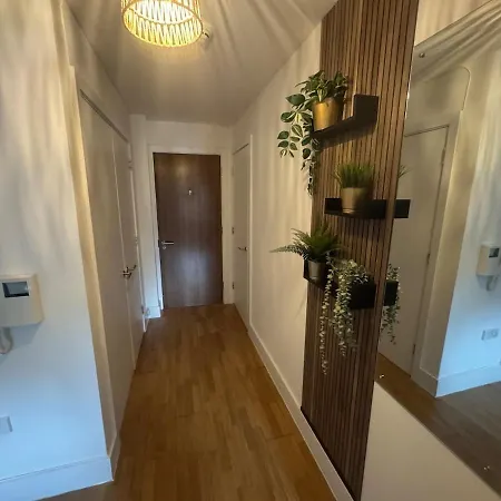 2 Bedroom - Henry St *