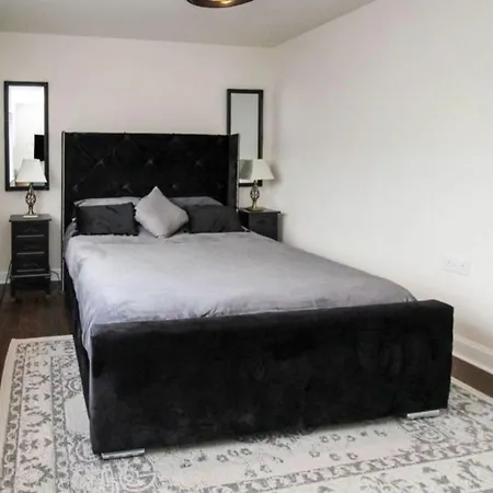 Walk To Airport - Luxury With Ev Charge - Fast Wifi Liverpool