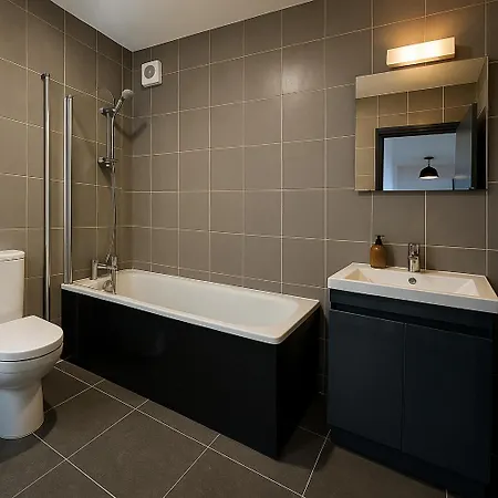 Bright Centre 1-bed Steps To Shops & Cafe * Liverpool