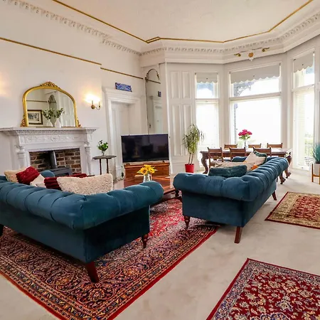 Ismay Lounge Apartment- Titanic Interest *