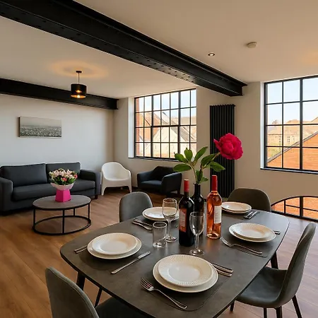 Balcony Street View 1-Bed Apt- Central Liverpool *