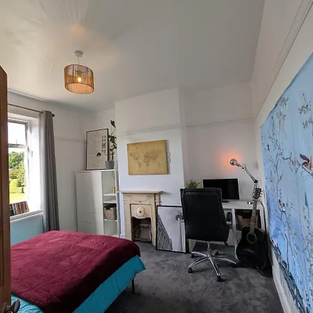 Luxury 3 Bed House With Off Road Parking For 2 Cars, Garden, 10 Minutes From City-centre Liverpool